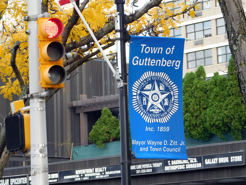 Custom Avenue Lightpole Banners - Gates Flag & Banner 