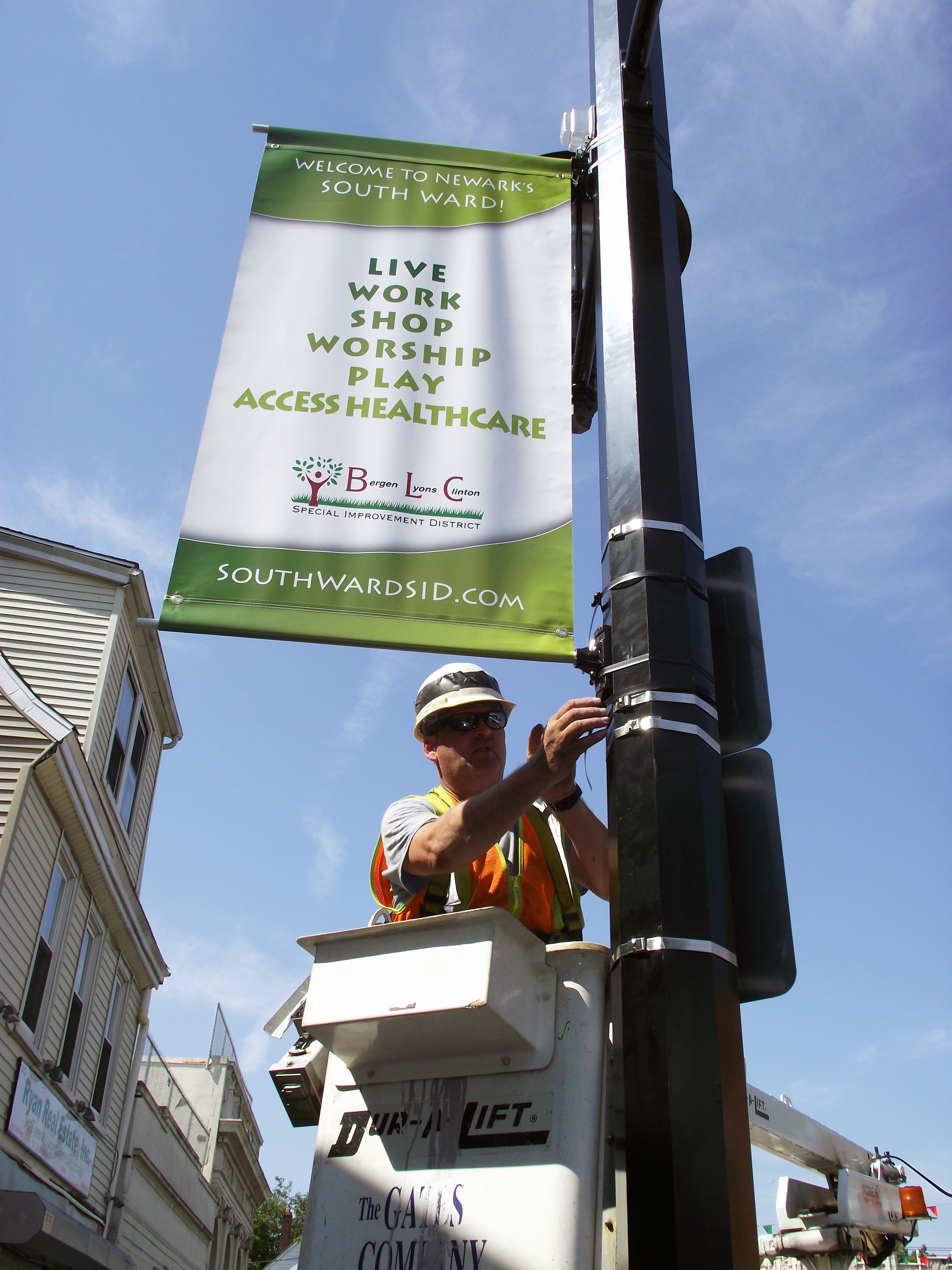 Custom Avenue Lightpole Banners - Gates Flag & Banner 